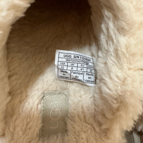 UGG Platform Slippers - Picture 4 of 6